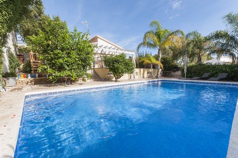 This fantastic villa is located in Denia and welcomes 8 guests. Outside this wonderful property, you will find a 10x7m swimming pool with a depth range between 1,10m and 1,70m, ideal for cooling off after sunbathing on the sun loungers on the fantast...
