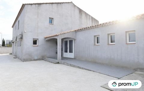 Saint-Rémy-de-Provence is located between Avignon and Arles (30 minutes). A real gem of the region, the town offers all amenities, it is also close to motorway, rail and air routes. This set includes on a plot of 1000 m², a professional room of 405 m...