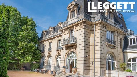 A08847 - BUILT IN 1920 using Paris stone this EXCEPTIONAL MANSION has been entirely renovated to the very highest standards with superb hand painted marbling and faux effect decoration by the finest craftsmen in France. Original oak parquet floors, m...
