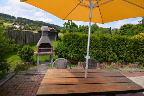 Situated between the known tourist destinations Willingen (8km) and Lake Diemelsee (5km) is the small village of Stormbruch, where this charming apartment for 6 is located. It offers a terrific view of the mountains of the Hochsauerland region, and i...