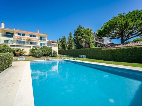 Fabulous House T2 + 1 inserted in condominium with gardens and pool in a very quiet area of Quinta da Bicuda. This villa consists of 3 floors, which are distributed as follows: On the floor -1 - consists of a large area, where in addition to the gara...