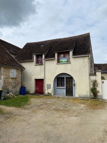 In a winegrower village with the Chablis appellation and probably arranged in an old cellar, house located at the end of a common courtyard, consisting on the ground floor of a living room with kitchenette, bathroom and toilet, and a room to conquer ...