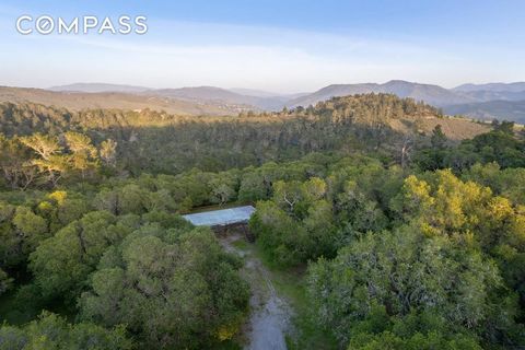 In the exclusive Teháma community envisioned by Clint Eastwood is The Alameda, an exceptionally private 6.29-acre property surrounded by a resplendent oak grove with views of Carmel Valley and the Santa Lucia Mountains. The 0.95-acre building envelop...