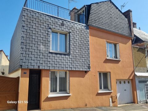 Close to the Loire Valley Châteaux region. Love at first sight guaranteed! Close to all shops, Original house to discover with its balcony and roof-top... It is important to note that this house is immediately habitable and well maintained. Located i...