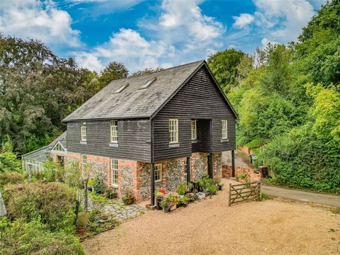 ** Please reference HFA when calling for further information** This stunning flint-built property on Smugglers Lane is thought to have originated in the 16th century. Spanning more than 3,500 sqft of living space and occupying 1.3 acres of land, it o...