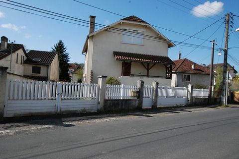 Close to the city center and the train station, type 5 house offering on the first level a beautiful living room overlooking a veranda, kitchen, 2 bedrooms, toilet, and bathroom. Upstairs, three bedrooms, a water point and a toilet On the ground floo...