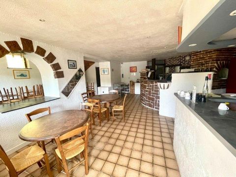 Future restaurateurs haut-marnais, this business is for you! Located in the charming spa town of Bourbonne-les-Bains, this restaurant has real potential! Close to the thermal baths and the city center, the restaurant can accommodate up to 60 people i...