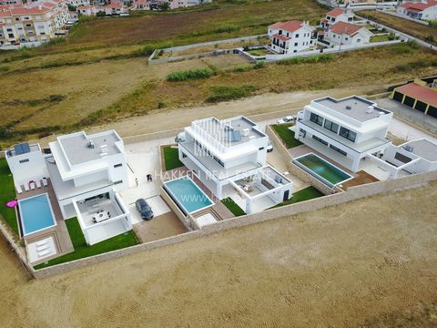 Prime Investment Opportunity: Three Luxury Villas in Ericeira We are introducing a promising investment opportunity in the coastal town of Ericeira. Situated within a secure, gated community, these three meticulously-maintained villas, each offering ...