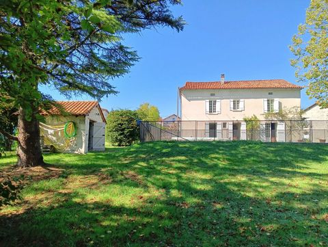 Come and discover this property in the countryside at the edge of the village. It comprises a main house of approximately 190 m2 and a second house. On the ground floor of the main house there is a living room, a dining room, a kitchen, and 1 bedroom...