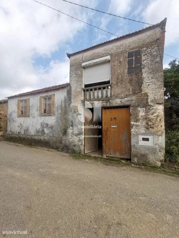 House to restore in the quiet town of Castinçal, 5 minutes from São Pedro de Alva.