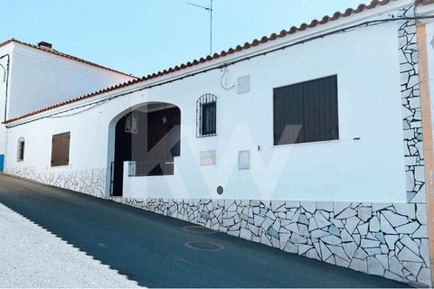 We present you this wonderful house, located in a quiet village of charming Alentejo, offering the perfect combo between the rural and tranquility. Let’s get to know it? Yes! Tell me everything! With the traditional architecture, this property is a r...