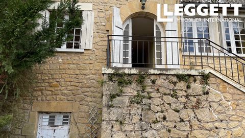 A18085PHV24 - This cozy house is located within walking distance of the center of Montignac. It is composed as follows: on the ground floor we find a kitchen on the right with a beautiful view of the surroundings, on the left there is a dining room a...