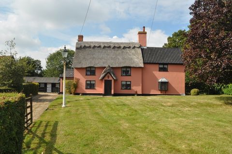 About the PropertyA large mature and level plot extending up to around 4 acres (sts) enfolds this charming 18 Century period cottage. The property is of traditional construction with colour washed elevations under a thatched, tile and slateroof. Pilg...