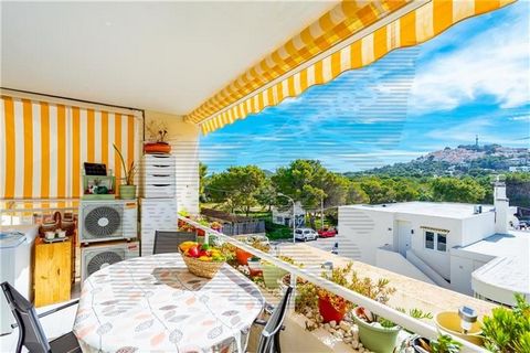 Calvi. Santa Ponsa area. Apartment with sea views and terrace of 15m2 approx. Costa of living room with wood burning fireplace, open plan kitchen furnished and equipped, utility room, 3 double bedrooms with fitted wardrobes, 2 bathrooms (1 en suite),...