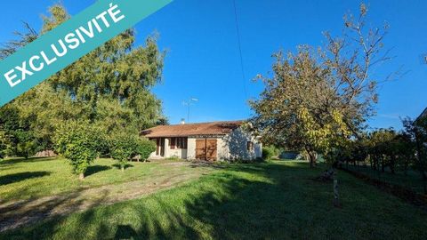 Near Barbezieux, charming single-storey house from the 1980s. 88m² of living space, including an adjoining living room and dining room, 1 independent kitchen, 2 beautiful bedrooms. Attached garage and convertible attic. Pretty wooded and enclosed lan...