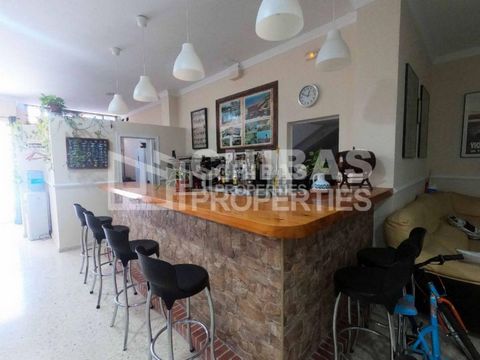 Great local in unbeatable location, near the beach and in the center of El Palo. The place is a diaphanous plant, without terrace, with a toilet near the entrance, bar area and kitchen area. Ideal for investment. Antigua peña, you can also make a gym...