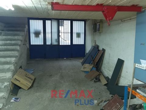 Piraeus, Maniatika, Commercial Property For Sale 245 sq.m., In Plot 140 sq.m., Property status: Good, 2 level(s), Heating: None, 2 WC, 1 parkings, Building Year: 1960, Energy Certificate: Under publication, Type of Doors: Aluminum, Features: Elevator...