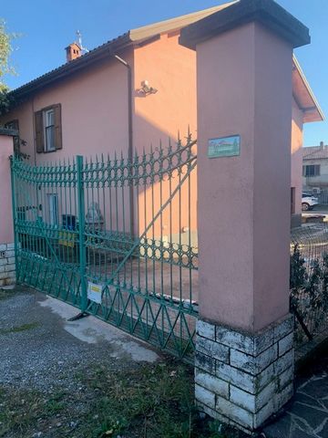 Lot of two large detached houses on various levels and partially to be completed and renovated, located at the gates of the Brembo Park. In the first villa, you will find on the ground floor a large entrance hall, two living rooms, a kitchen and a ba...