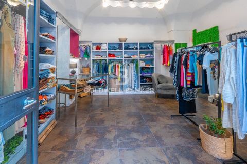 In the central Via Armando Diaz, a few meters from Via Pola, a bright commercial space currently used as a clothing store. The place consists of the main room overlooking Via Diaz and another communicating room with bathroom and convenient closet. In...