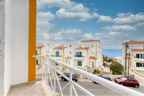 Typical House in Ericeira V3+1 with Fantastic Sea ViewsIn Ericeira with sea view, located in a quiet area of villas but close to the center and beaches. 40 minutes from Lisbon, the village of Ericeira has a unique charm and is known for its coast, ma...