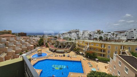 Référence: 04147. Grand appartement d'angle dans le quartier résidentiel d'Orlando, terrasse avec vue piscine et magnifique vue mer. Les logements de vacances sont autorisés. Idéal pour vivre ou investir. C'est le troisième étage avec ascenseur.