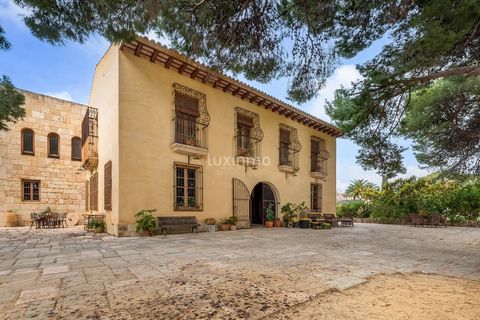 Welcome to this beautifully remodeled Finca, set on a vast 18,440m2 plot in the picturesque La Huerta region of Mutxamel, Alicante. This unique property masterfully blends traditional charm with modern luxury, featuring 6 bedrooms, 5 bathrooms, and a...