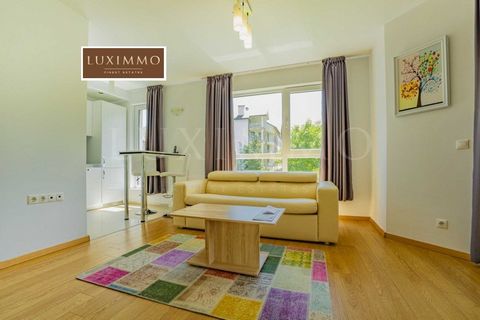 LUXIMMO FINEST ESTATES: ... Un'offerta attraente per un ampio monolocale in un moderno complesso recintato costruito nella zona di Kosherina della località montana di Bansko. Il complesso si trova ai piedi del Monte Pirin, a 800 metri dalla stazione ...