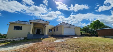 This charming 6 bedrooms 4.5 bathrooms house sits on a hill with calming views of the mountains. Located in the Knockpatrick community the lot is approximately 1.14 acres. From the main entrance the double doors open to a living and dining area, to t...