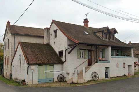 Découvrez cette ravissante maison de campagne située dans le petit village de Passy, offrant une surface habitable de 89 m2. Parfaite pour une famille ou un couple en quête de tranquillité, cette demeure vous séduira par son charme et son environneme...