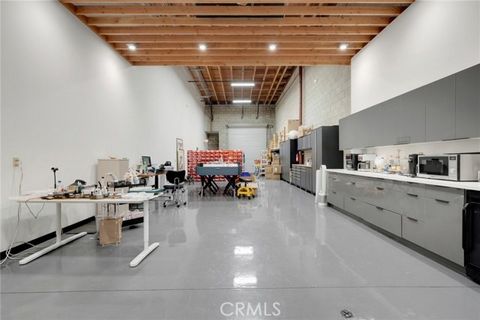 This newly built warehouse, conveniently located near major freeways and Old Town Monrovia, offers a blend of functionality and modern upgrades. The property is fully fire sprinkled for safety and features an office space of approximately 250 sq ft w...