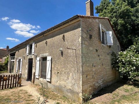 Attractive 6-bedroom house situated in a hamlet less than 10 km from the beautiful historic village of Tusson and its basic amenities. The house is in good general condition, as are the outbuildings. The house benefits from oil-fired central heating,...