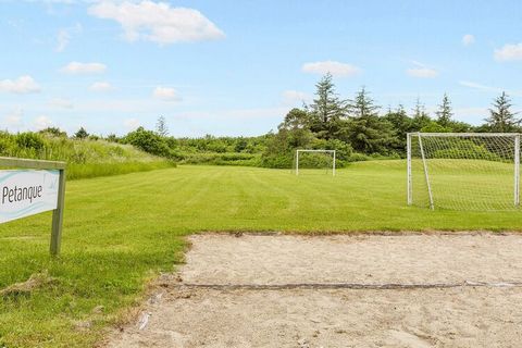 Vigsø Holiday Center - un mare di attività in un ambiente unico Soggiorna in un ambiente panoramico con accesso diretto a molte attività: tra cui parco acquatico, tennis e motocross. Guarda i film su YouTube. Vigsø Holiday Centre Google Vigsø Holiday...