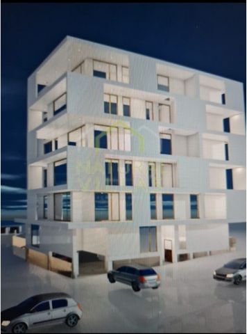 Unverzichtbare Gelegenheit für Bauunternehmen! Grundstück mit 868m² in einem Wachstumsgebiet, Ideal für Immobilienentwicklung mit 23 Einheiten. Dieses Grundstück in Loulé, gelegen in einem urbanisierten und wachsenden Gebiet, bietet eine ausgezeichne...