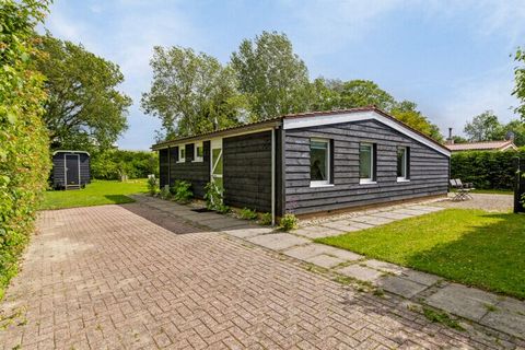 Bienvenue dans votre retraite de vacances en famille idéale à Kamperland ! Cette maison de vacances accueillante est conçue dans un souci de confort et de commodité, ce qui en fait la base idéale pour une escapade en famille mémorable. Le salon spaci...