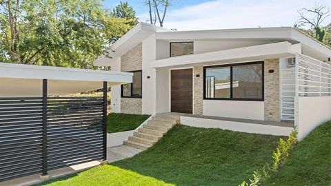 Bienvenue à Playa Grande, où les rêves de vie côtière deviennent réalité ! Cette maison a été achevée en janvier 2024 et est nichée au cœur de cette charmante communauté de plage, offrant une retraite sereine à quelques pas des eaux bleues scintillan...