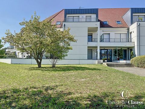 TOP FLOOR - QUIET - BRIGHT! Located in OTTMARSHEIM, on the 3rd and last floor (with elevator) of a very well maintained residence built in 2007, this superb 3-room apartment of 74.27 m2 consists of: An entrance, a very bright living room of more than...