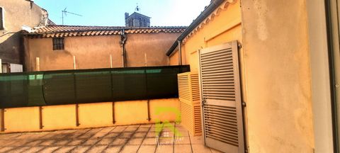 APPARTEMENT TERRASSE, GARAGE, RARE en coeur de ville, . Centre historique de Béziers, proche de la cathédrale, vend appartement T4 de 105m², style haussmannien au 2éme étage sur 3 d'une petite copropriété de 4 logements. Il se compose de 3 chambres d...