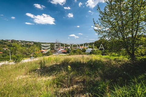 Bijenik, building land with a total area of 2000 m2 in an excellent micro-location, close to public transport and all the facilities necessary for a quality life, only 15 minutes from the city center. Most of the land, approx. 1200 m2, is located in ...