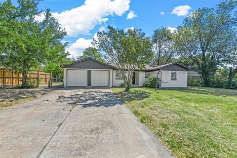 Welcome to 6082 Dunson Dr! This beautifully maintained 3-bedroom, 2-bathroom home in Watauga features sleek granite countertops in the kitchen and a spacious backyard perfect for outdoor activities. Located in a vibrant community with easy access to ...