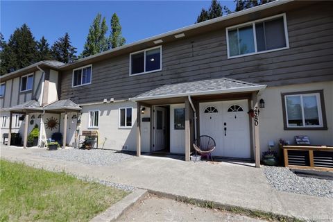 Centrally located 2 bed, 1 bath townhome ready for you to move in and enjoy or to use as a revenue opportunity! Freshly updated and spotlessly clean this home's interior offers the feeling of a new build with new flooring, paint, a barn door at the e...