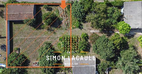 A Saint-Simon, au coeur d'un petit lotissement à usage d'habitation, je vous invite à découvrir ce terrain constructible de 450m2 environs. Il mesure 21 mètres de long sur 22 mètres de large avec accès direct sur la rue sans servitude de passage et n...