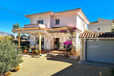 Cette impressionnante maison de 2 étages offre un espace généreux et bien organisé pour une vie confortable et moderne. Doté de 4 chambres spacieuses et de 3 salles de bains élégantes, chaque détail a été conçu pour répondre aux besoins d’une famille...