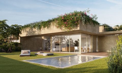 Located in Praia da Luz. Discover these fantastic 2-bedroom villas, located in a luxury condominium in the initial phase of construction. Each unit is designed to offer all modern amenities, with an open-concept kitchen and living/dining room, slidin...