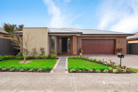 Adorning this quality family home is a set of bespoke details that are sure to impress even the fussiest of buyers. Boasting high ceilings, spacious living, entertaining and relaxing zones allowing for total comfort. Every detail is designed to enhan...