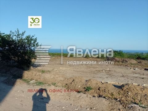 'Yavlena' bietet Ihnen ein Grundstück von 960 qm. mit einem detaillierten Plan und einem Wasserbrunnen. Das Grundstück hat einen unverbaubaren Blick auf das Meer von Höhe 0. Für das Grundstück gibt es eine DDP für den Bau PZ-20%, Kint - 0,6, KK - 7 M...