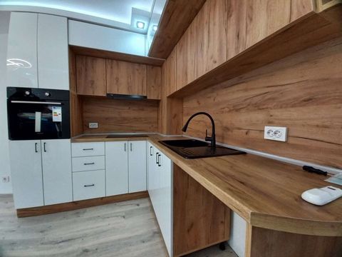 Llame ahora y cite este CÓDIGO: 629833 Descripción: Apartamento de un dormitorio convertido en un apartamento de dos dormitorios después de una importante renovación en el distrito de Svetlana. Thrace. Reemplazo de plomería y electricidad. instalacio...