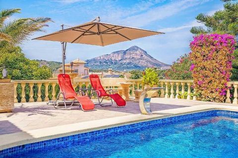 Exclusive villa with stunning panoramic views to the sea over the entire Bay of Jávea. This villa is located in a residential area, with breathtaking views over the entire Bay of Jávea and the Montgó. It is equipped with high quality materials and lo...