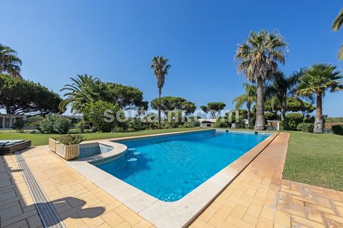 We present a magnificent villa situated in a peaceful and natural environment, ideal for nature and horse riding lovers. This property, with almost one hectare of land, stands out for its unique offering and the quality of life it provides. The main ...