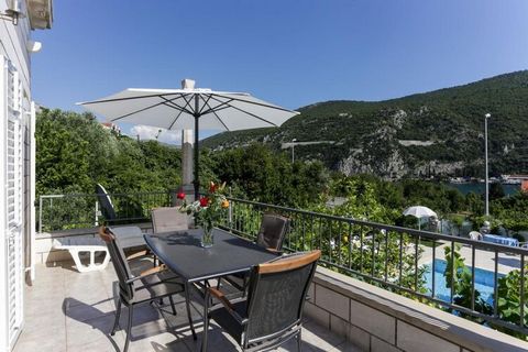 Villa Celenca is located in Mokošica, 10 km away from the UNESCO-protected Old Town of Dubrovnik. Shared outdoor swimming pool and garden with barbecue facilities are at guests disposal. Laundry service at additional charge is available. Luggage stor...