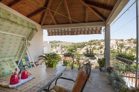 This Apartments are located in Island of Brač, a quiet Island with rich cultural and historical heritage, beautiful beaches and scenery, just 17 km away from the Split. Air-conditioning comes at an additional cost of 5 euros. The accommodation comes ...